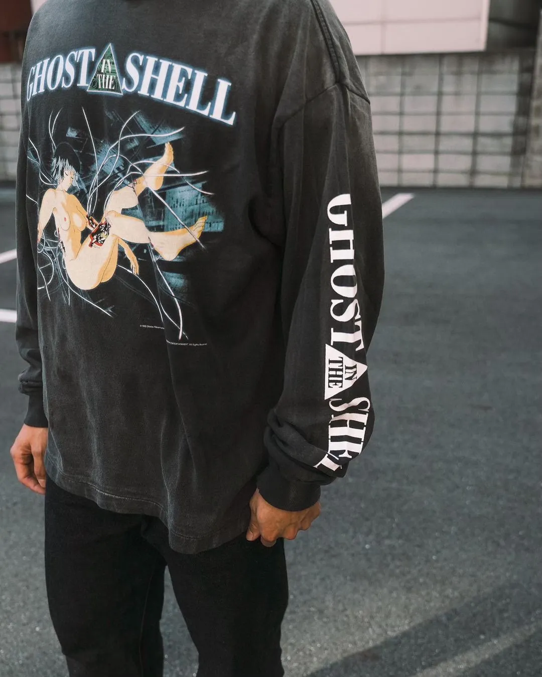 SAINT Mxxxxxx × GHOST IN THE SHELL Ghost in the Shell GS_LS TEE/GITS/BLK Big IP Ghost in the Shell co-branded model Sleeping Motoko Kusanagi Retro distressed long sleeves Washed black S-XL Ready-to-wear Assute dyeing Full-body spray fade/replacement fade Correct accessories Joint LOGO wash mark/main mark/cherub mark Super complex printing replica The drawing/pattern making cycle is very long and the hand graffiti is dirty.